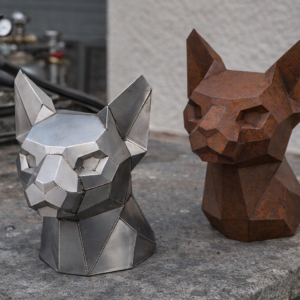 Kovová hlava – Kočka Sfinx (polygonální design)